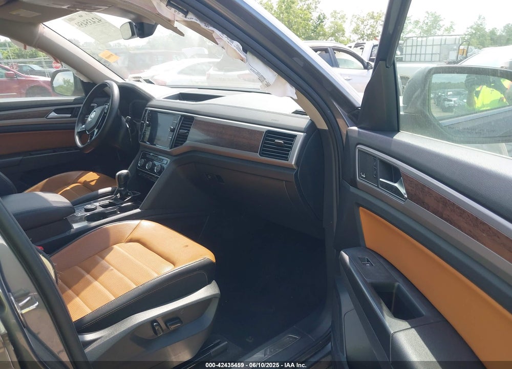 2019 VOLKSWAGEN ATLAS VIN: 1V2NR2CA8KC568556