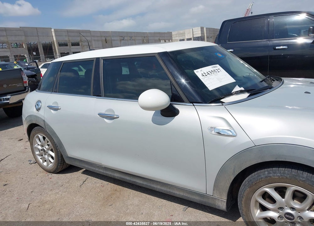2015 MINI COOPER VIN: WMWXU3C53F2B66523