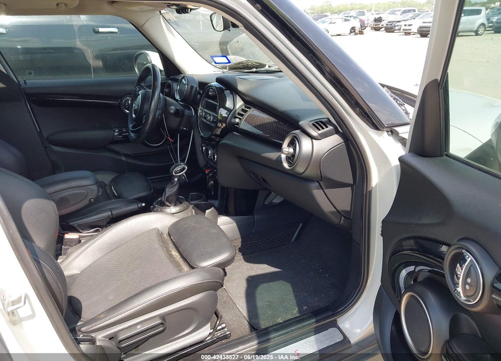 2015 MINI COOPER VIN: WMWXU3C53F2B66523