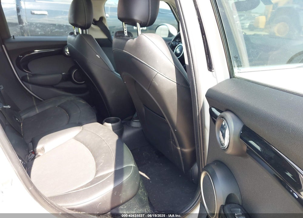 2015 MINI COOPER VIN: WMWXU3C53F2B66523