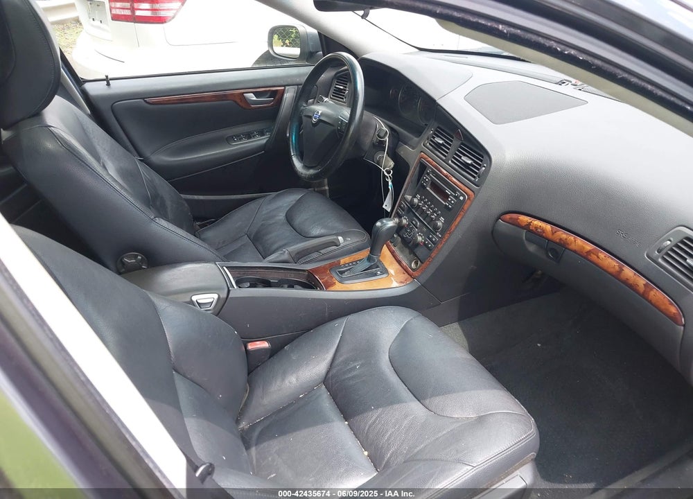 2007 VOLVO S60 2.5T VIN: YV1RS592872602379