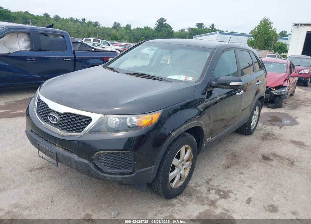 2011 KIA SORENTO VIN: 5XYKTCA13BG187496