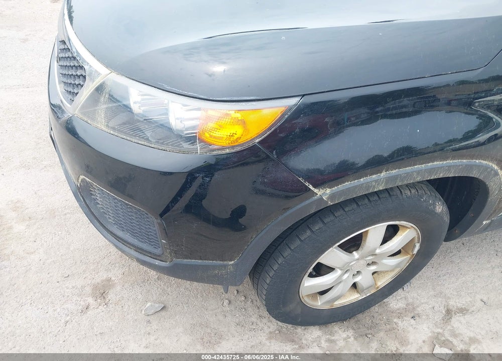 2011 KIA SORENTO VIN: 5XYKTCA13BG187496