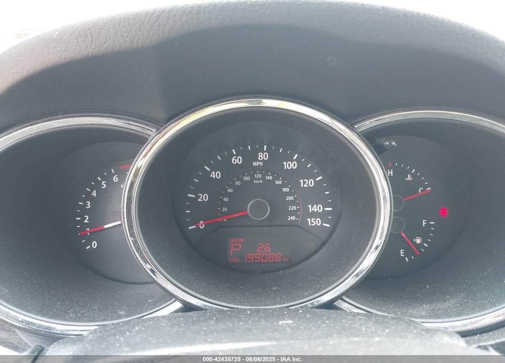 2011 KIA SORENTO VIN: 5XYKTCA13BG187496