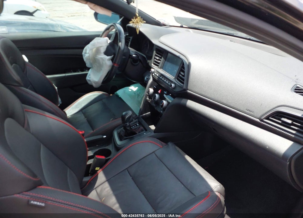 2019 HYUNDAI ELANTRA VIN: KMHD04LB9KU819795
