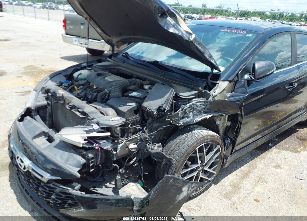 2019 HYUNDAI ELANTRA VIN: KMHD04LB9KU819795