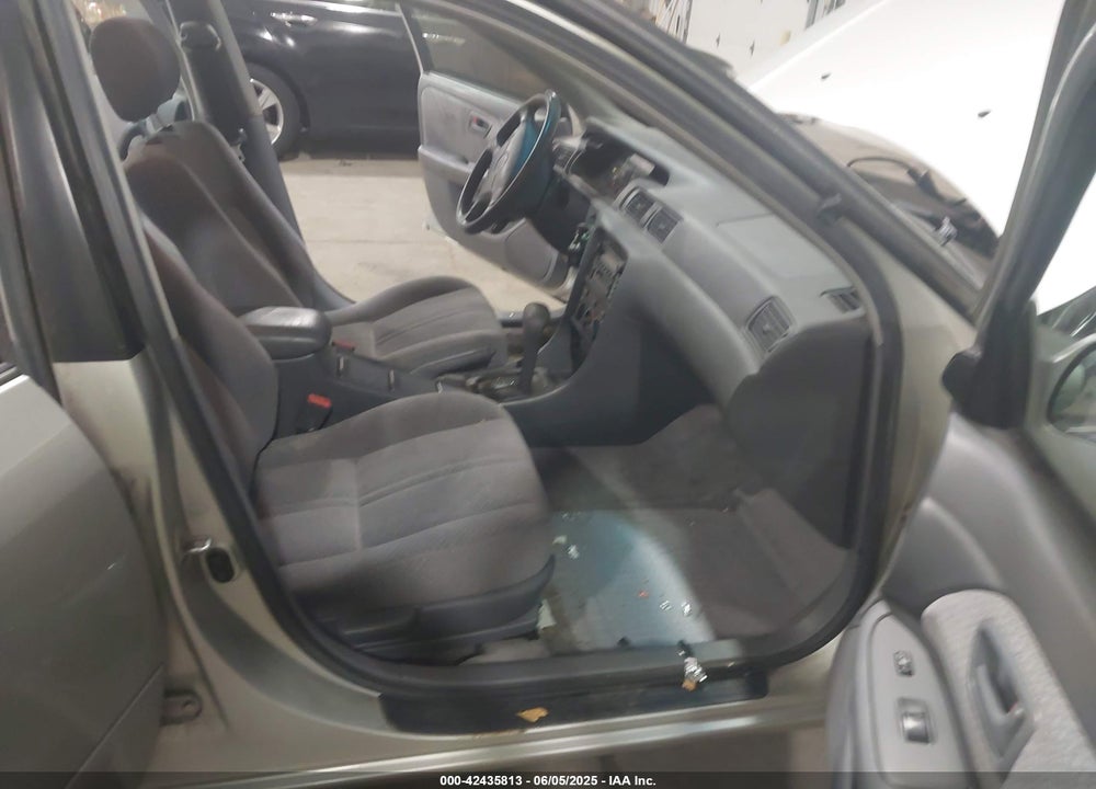 2001 TOYOTA CAMRY LE VIN: JT2BG22K510596960