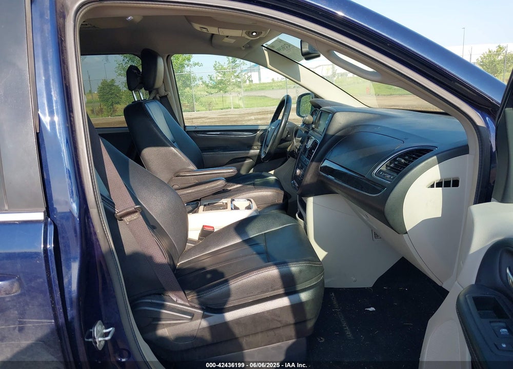 2016 CHRYSLER TOWN & COUNTRY TOURING VIN: 2C4RC1BG2GR246398