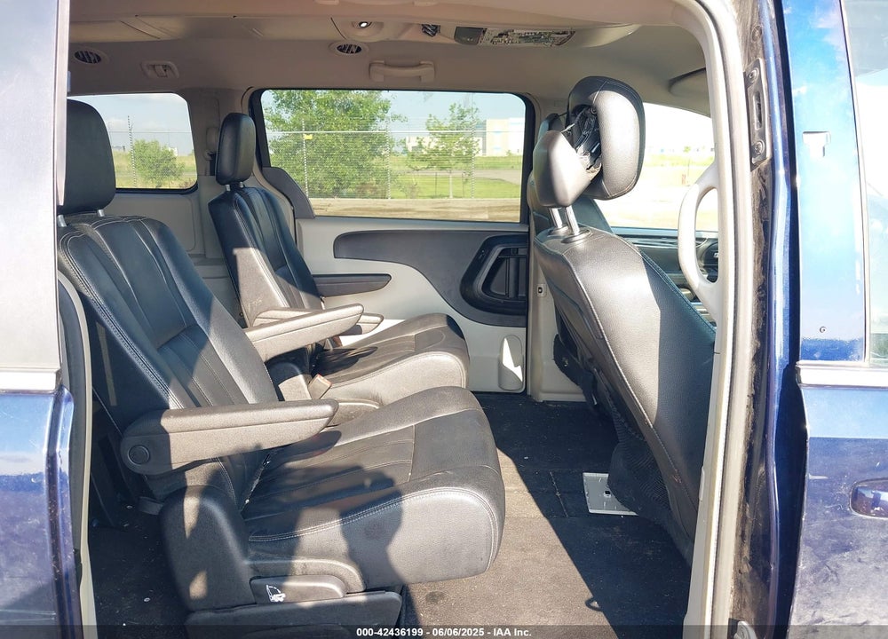 2016 CHRYSLER TOWN & COUNTRY TOURING VIN: 2C4RC1BG2GR246398