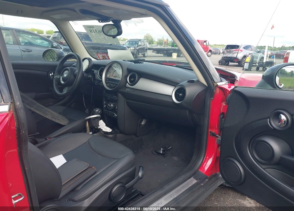 2013 MINI COOPER VIN: WMWSU3C5XDT688225
