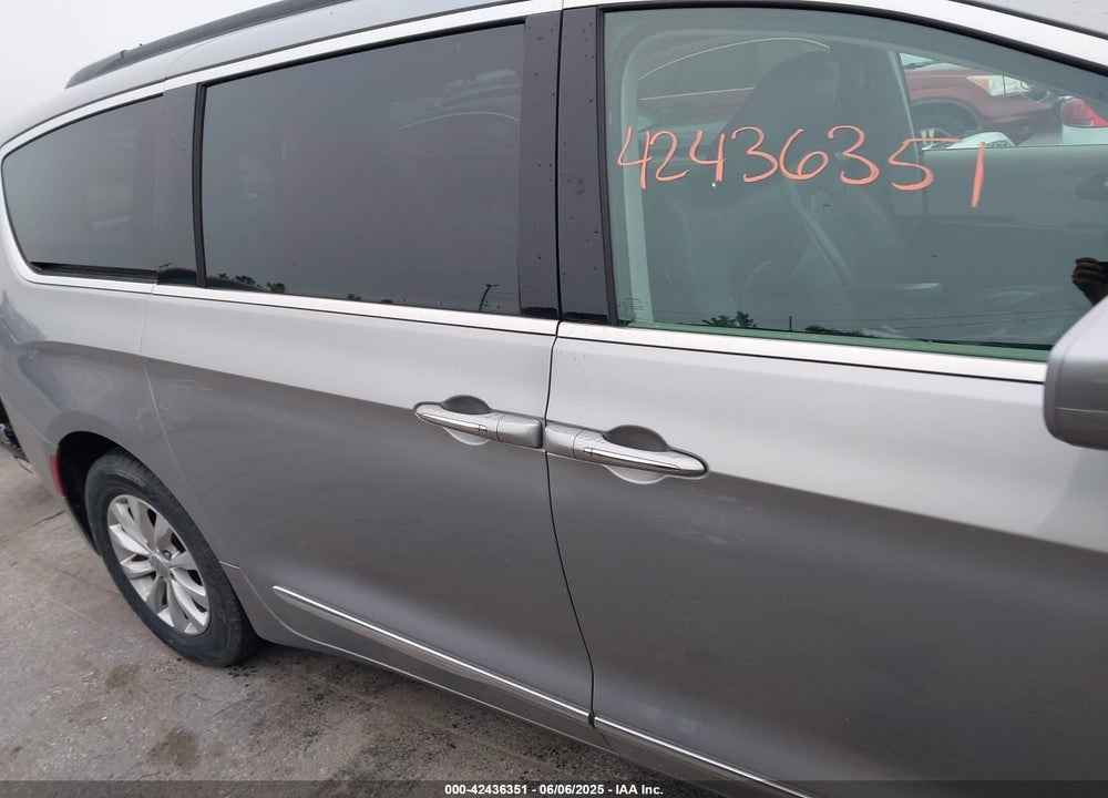 2017 CHRYSLER PACIFICA TOURING L VIN: 2C4RC1BG3HR687894