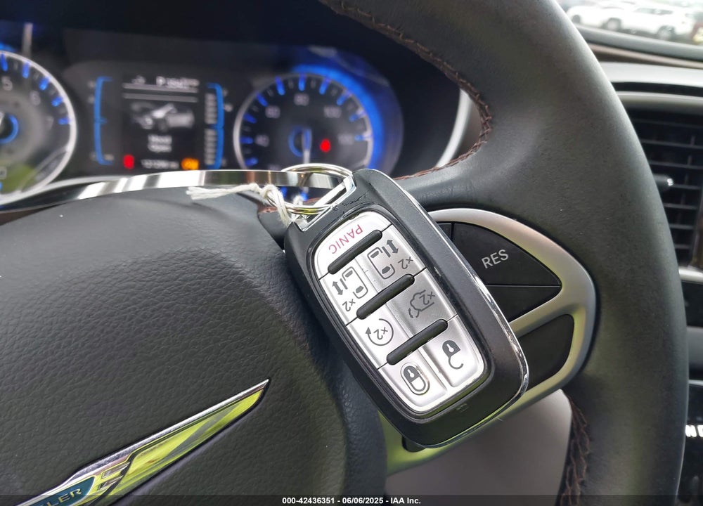 2017 CHRYSLER PACIFICA TOURING L VIN: 2C4RC1BG3HR687894