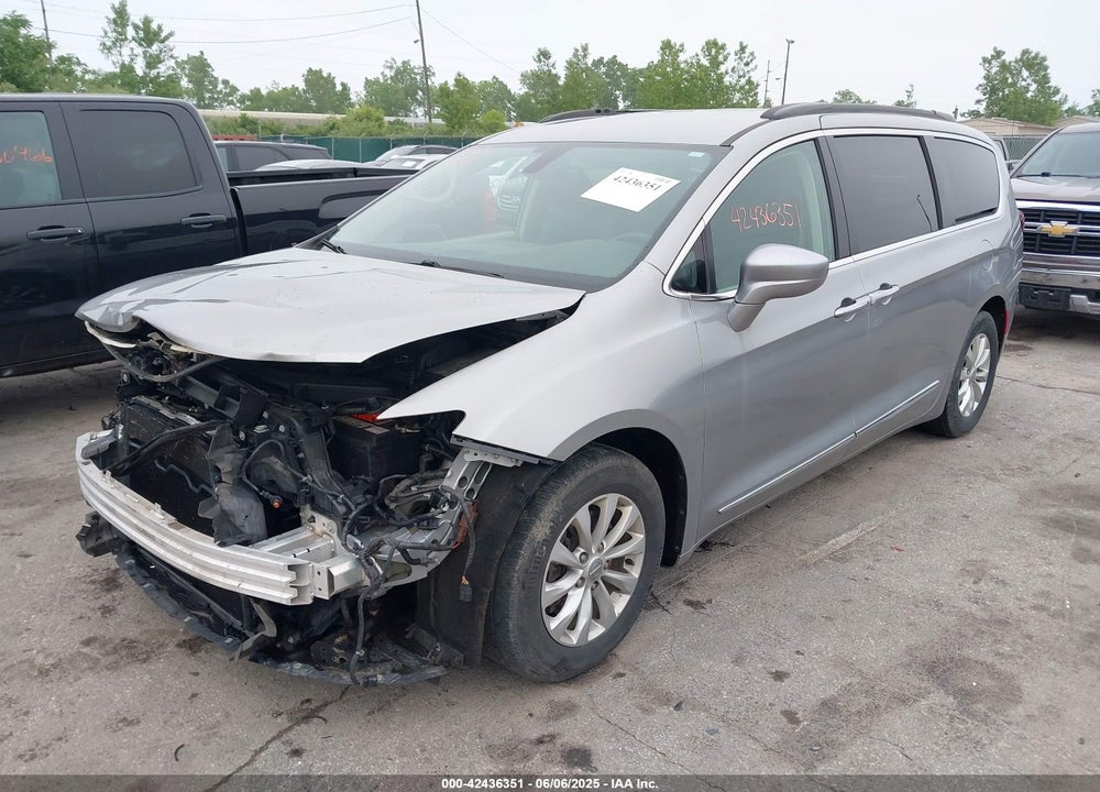 2017 CHRYSLER PACIFICA TOURING L VIN: 2C4RC1BG3HR687894
