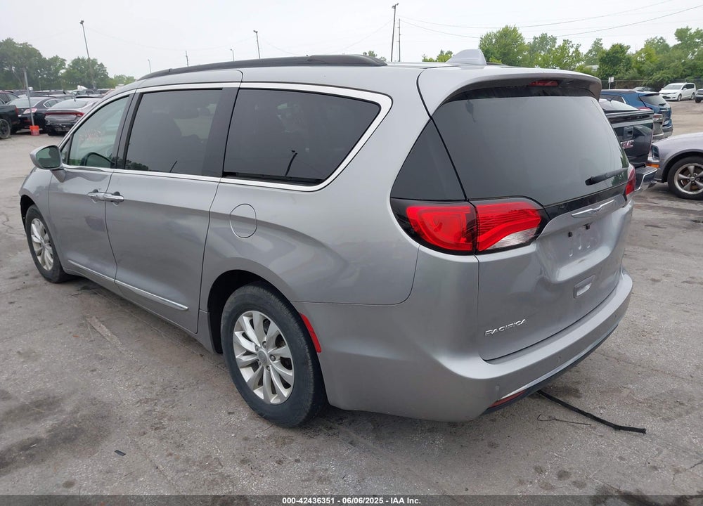 2017 CHRYSLER PACIFICA TOURING L VIN: 2C4RC1BG3HR687894