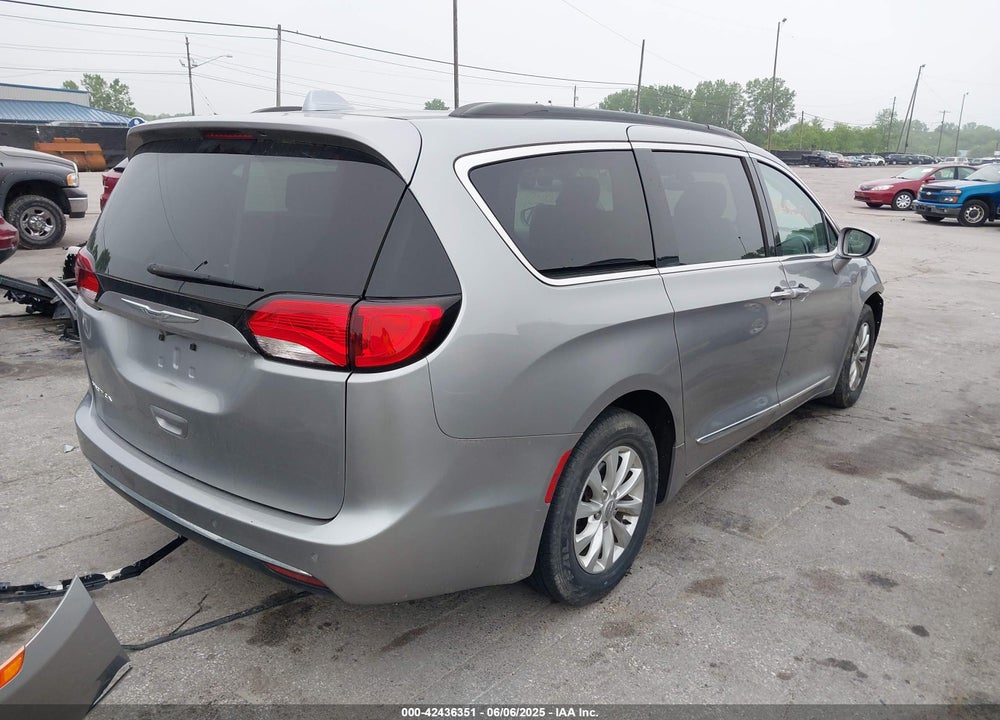2017 CHRYSLER PACIFICA TOURING L VIN: 2C4RC1BG3HR687894