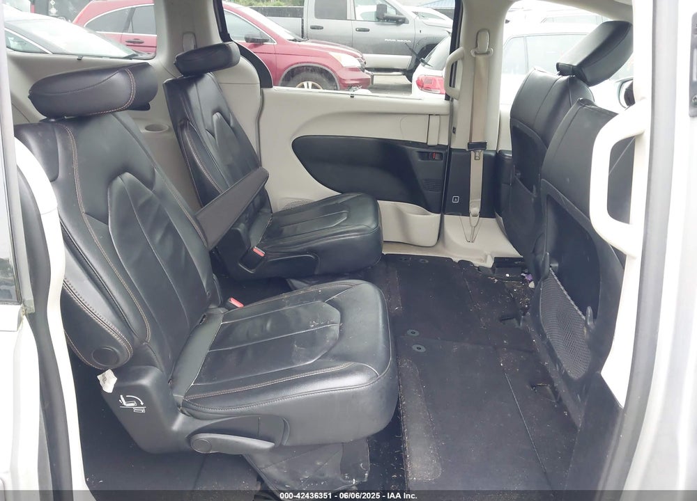 2017 CHRYSLER PACIFICA TOURING L VIN: 2C4RC1BG3HR687894