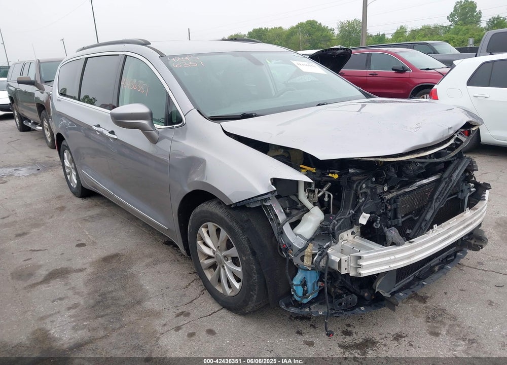 2017 CHRYSLER PACIFICA TOURING L VIN: 2C4RC1BG3HR687894