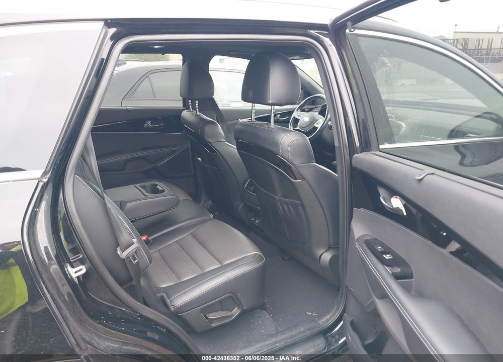 2019 KIA SORENTO VIN: 5XYPKDA5XKG567257