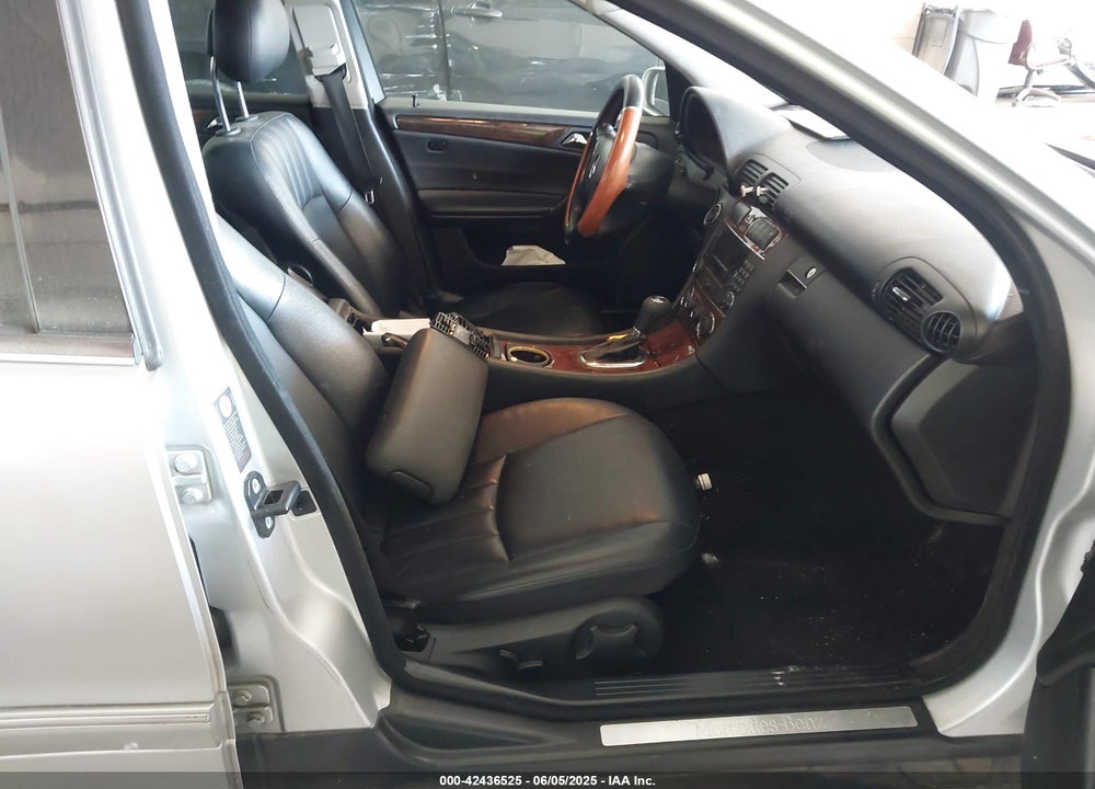 2005 MERCEDES-BENZ C 240 LUXURY 4MATIC VIN: WDBRF81J15F655900