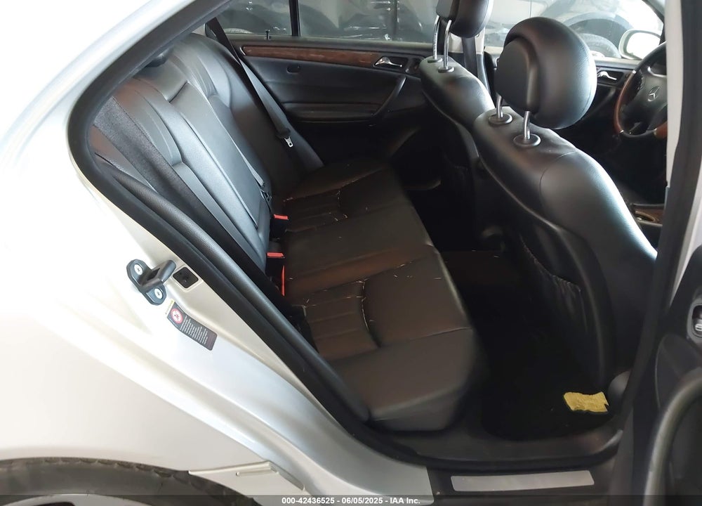 2005 MERCEDES-BENZ C 240 LUXURY 4MATIC VIN: WDBRF81J15F655900
