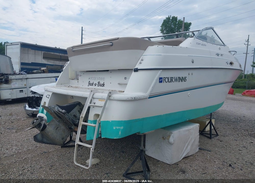 1996 FOUR WINNS BOAT VIN: FWNCR051H596