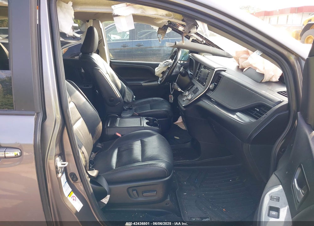 2019 TOYOTA SIENNA SE PREMIUM VIN: 5TDEZ3DC9KS215829