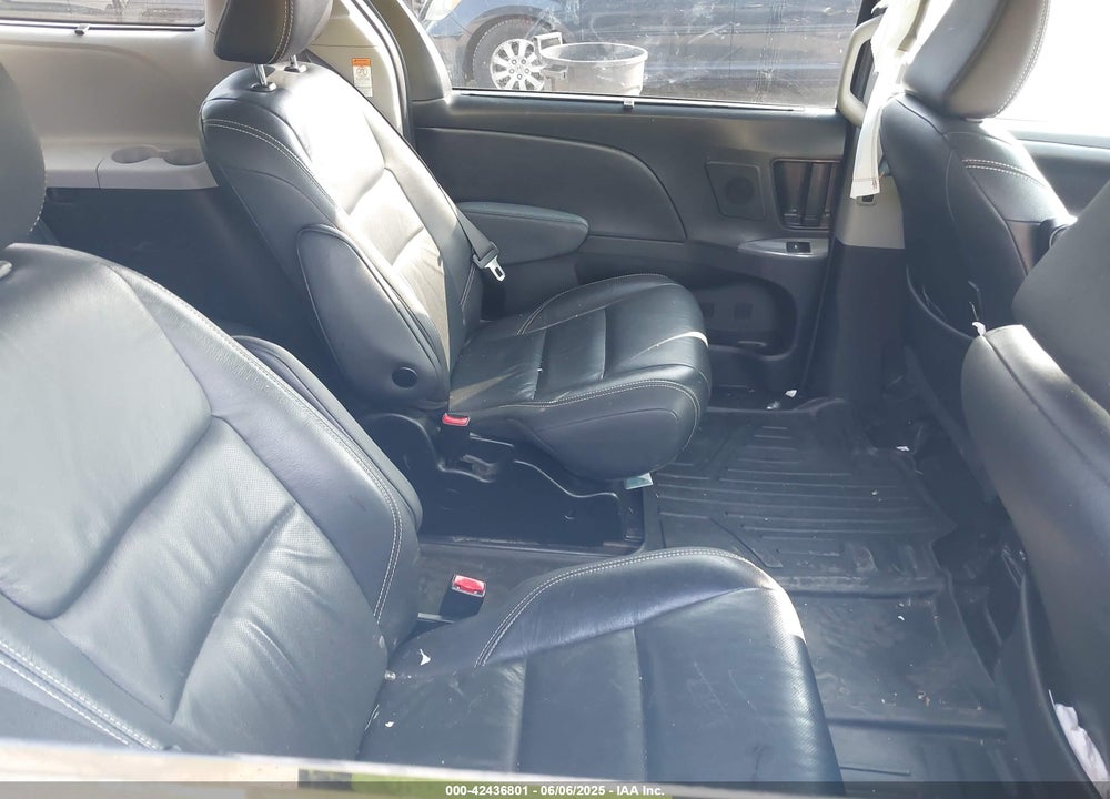 2019 TOYOTA SIENNA SE PREMIUM VIN: 5TDEZ3DC9KS215829