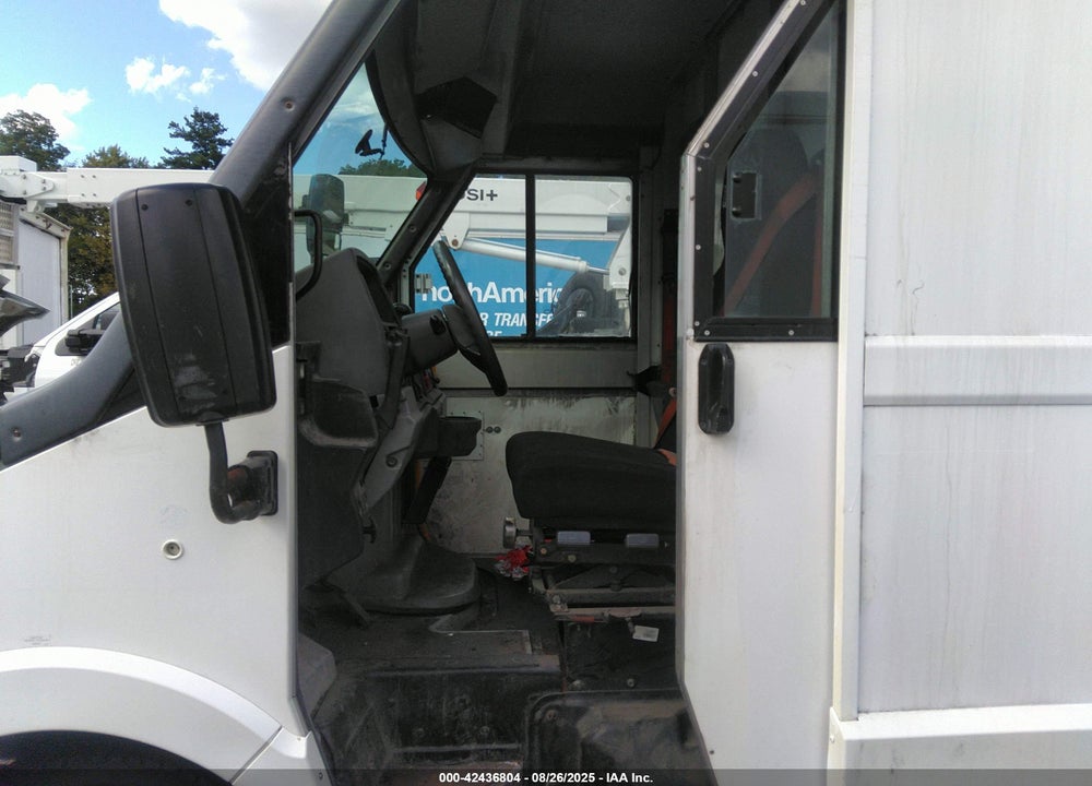 2013 ISUZU COMMERCIAL VAN VIN: JALB4T177D7W01282