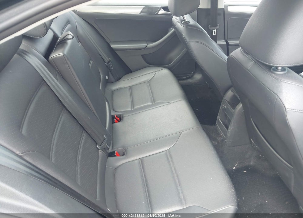 2018 VOLKSWAGEN JETTA VIN: 3VWDB7AJ7JM226141