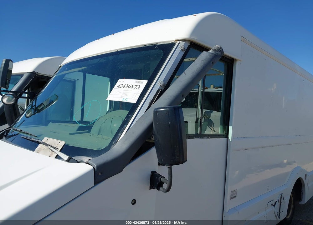 2013 ISUZU COMMERCIAL VAN VIN: JALB4T174D7W01529