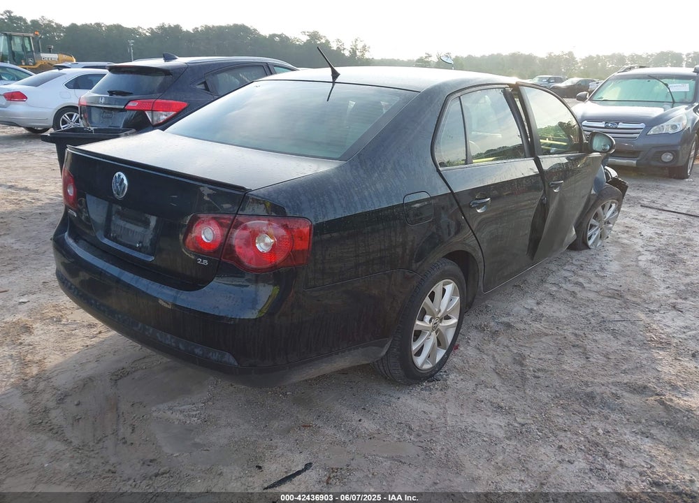 2010 VOLKSWAGEN JETTA VIN: 3VWRX7AJ7AM135989