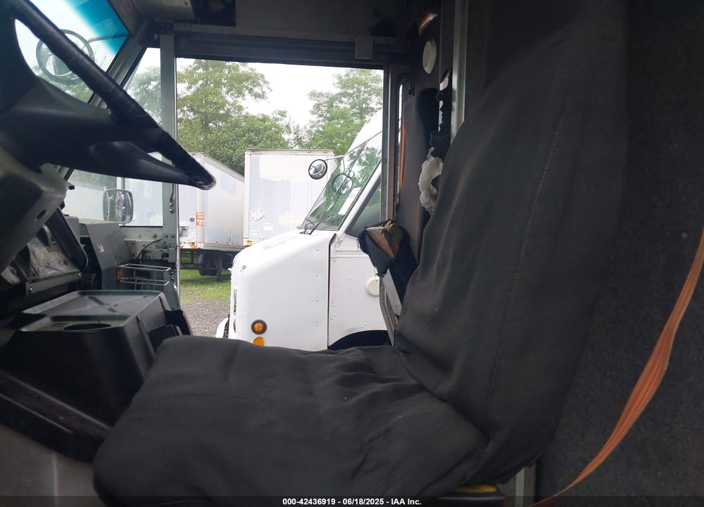 2006 FREIGHTLINER CHASSIS M LINE WALK-IN VAN VIN: 4UZAANBW26CW06659