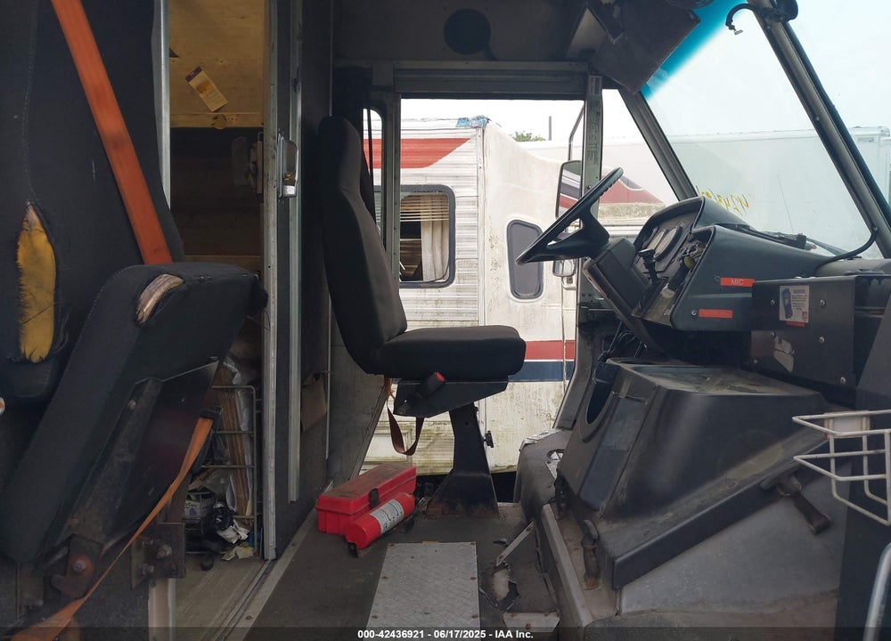2006 FREIGHTLINER CHASSIS VIN: 4UZAANBWX6CW06523