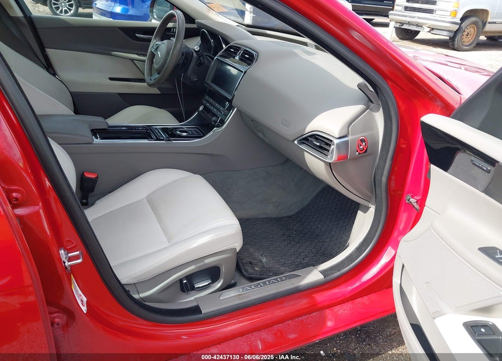 2019 JAGUAR XE VIN: SAJAD4FX1KCP50191