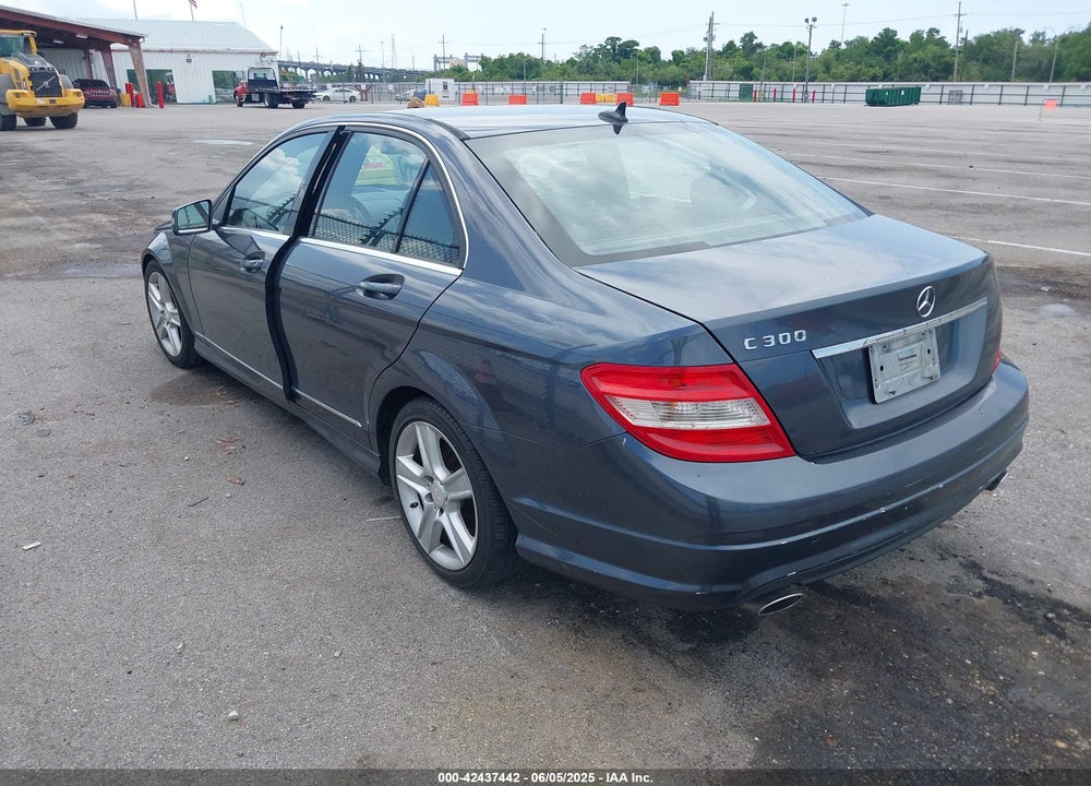 2011 MERCEDES-BENZ C VIN: WDDGF5EB8BR162211