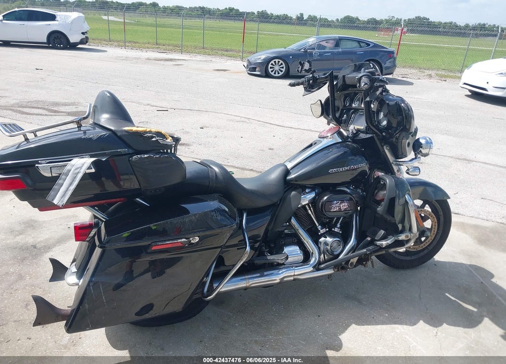 2018 HARLEY-DAVIDSON FLHTK ULTRA LIMITED VIN: 1HD1KED36JB642484