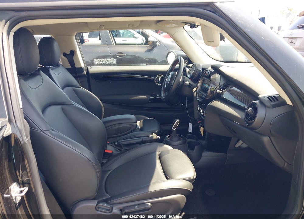 2020 MINI HARDTOP VIN: WMWXR5C07L2M39862