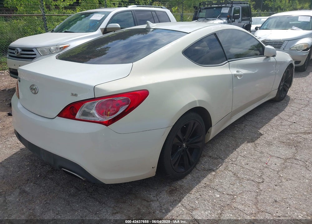2010 HYUNDAI GENESIS VIN: KMHHU6KH2AU038218