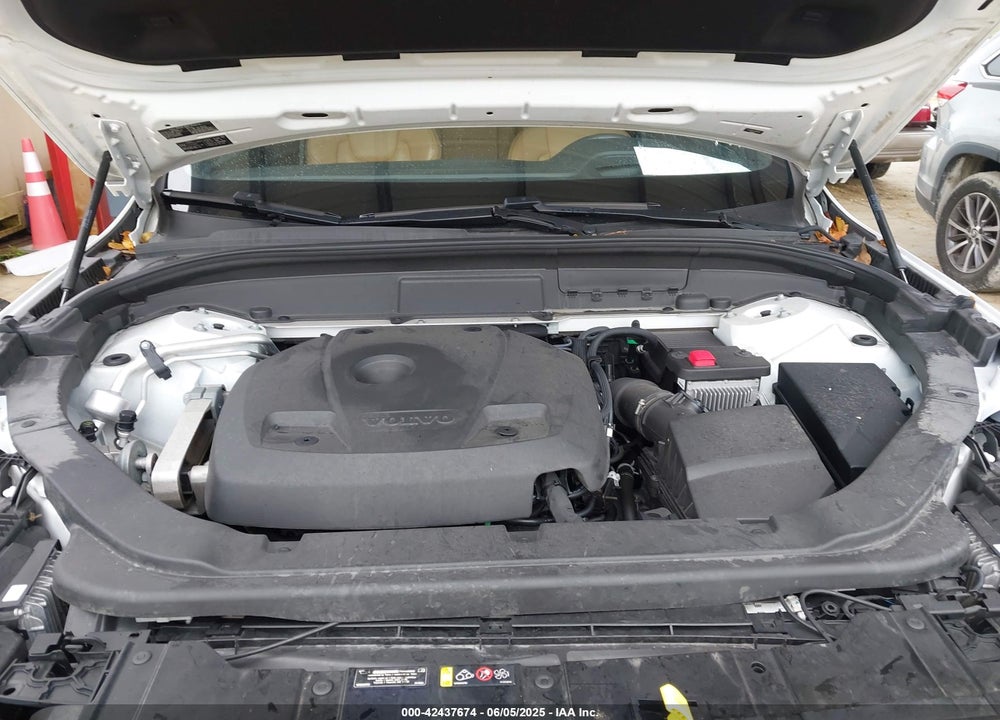 2019 VOLVO XC60 VIN: LYV102RL6KB381761
