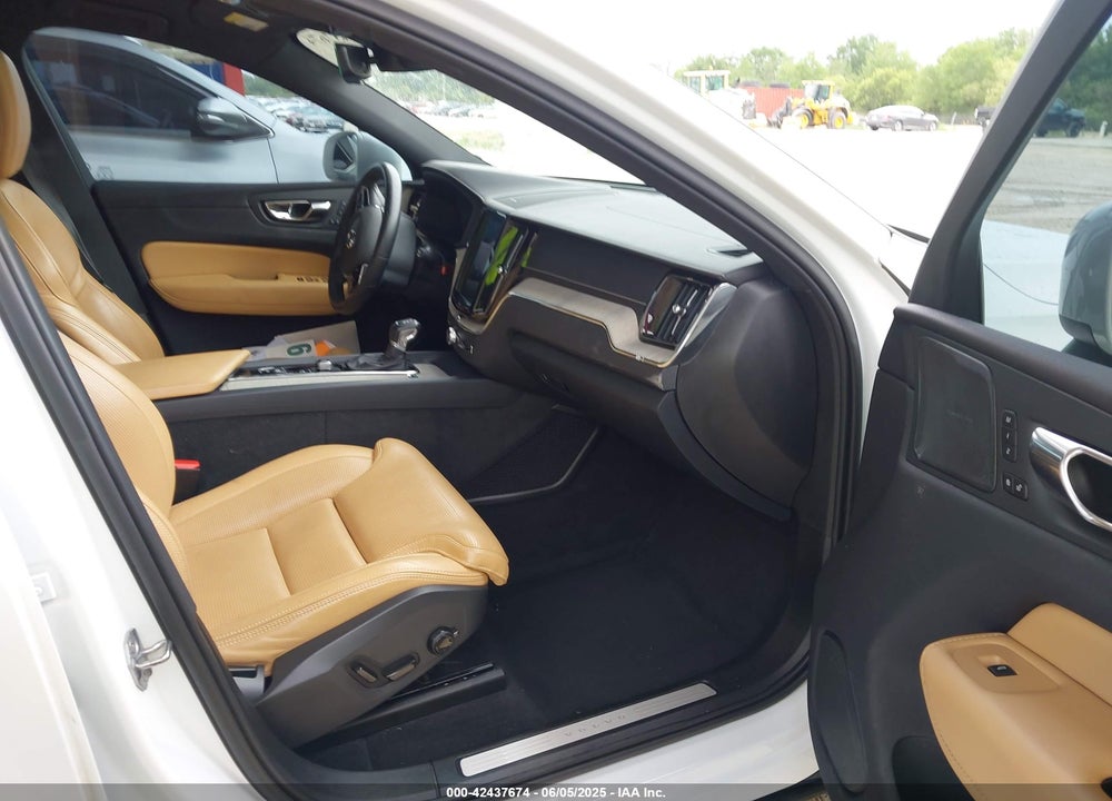 2019 VOLVO XC60 VIN: LYV102RL6KB381761