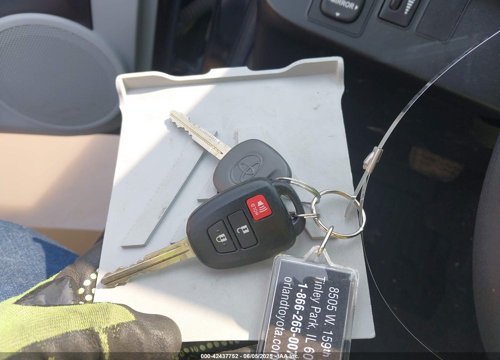 2013 TOYOTA PRIUS C VIN: JTDKDTB3XD1546083