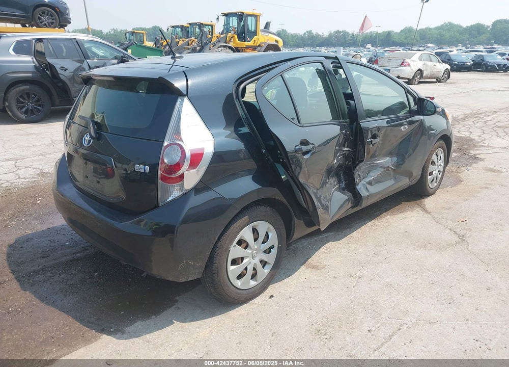 2013 TOYOTA PRIUS C VIN: JTDKDTB3XD1546083