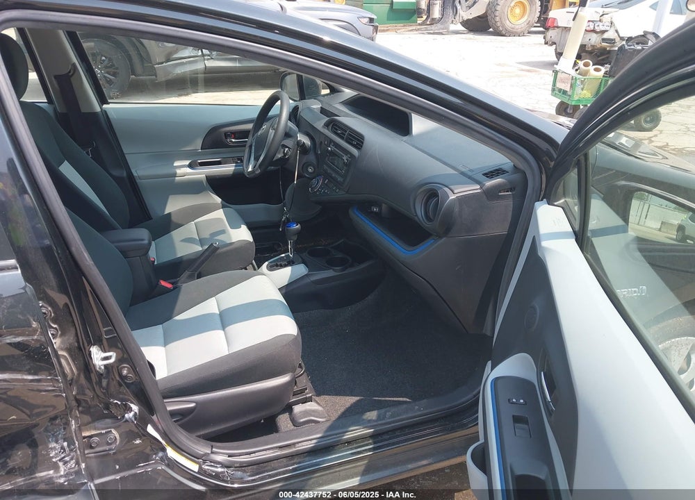 2013 TOYOTA PRIUS C VIN: JTDKDTB3XD1546083