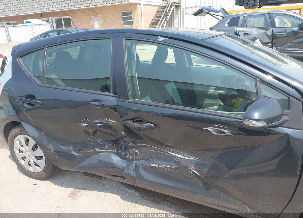 2013 TOYOTA PRIUS C VIN: JTDKDTB3XD1546083