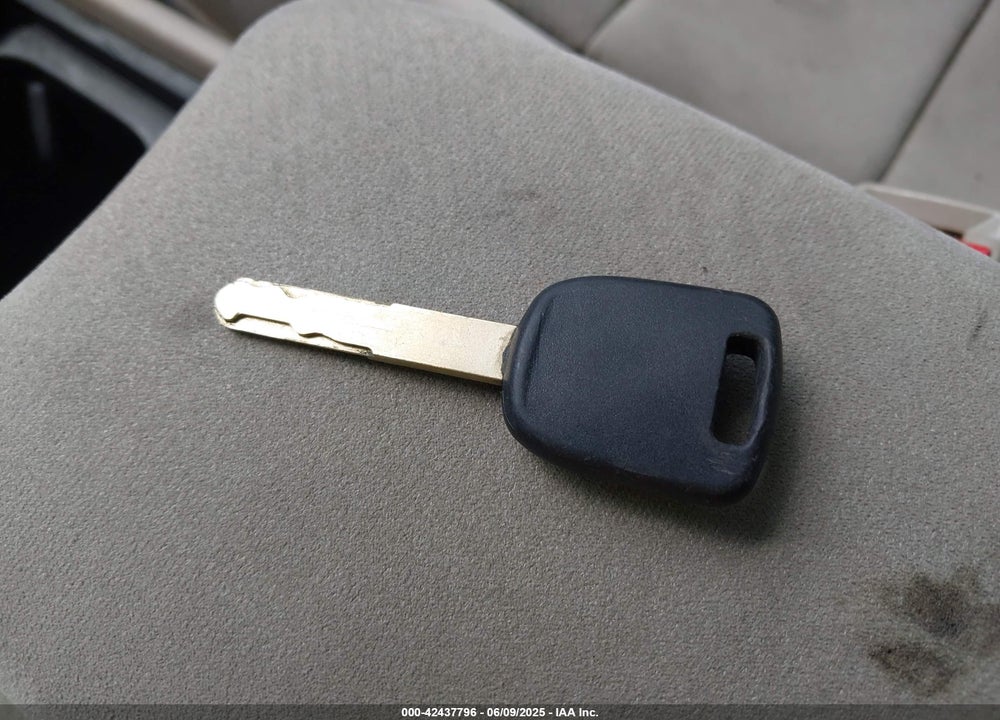 2011 HONDA CIVIC LX VIN: 19XFA1F5XBE039446