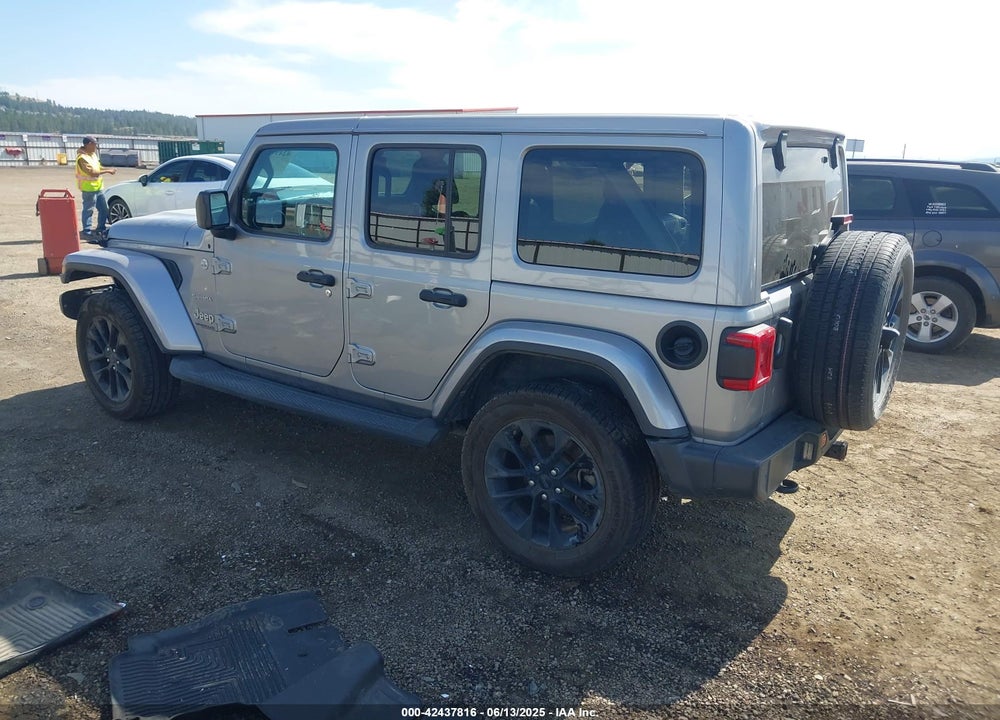2018 JEEP WRANGLER UNLIMITED SAHARA VIN: 1C4HJXEG2JW124882