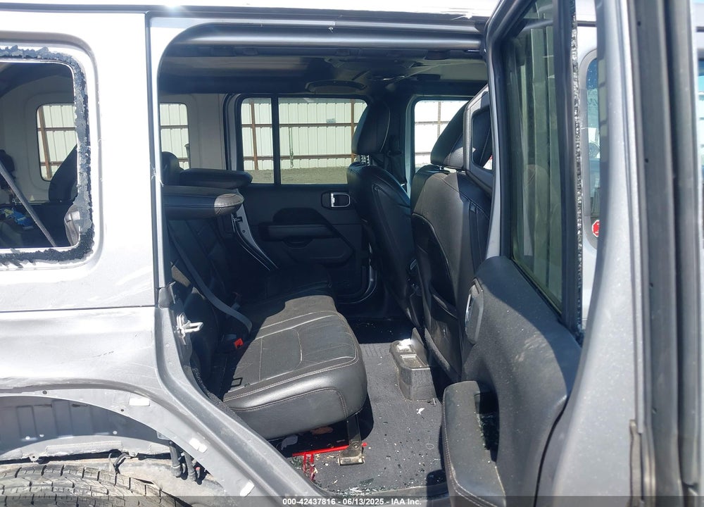 2018 JEEP WRANGLER UNLIMITED SAHARA VIN: 1C4HJXEG2JW124882