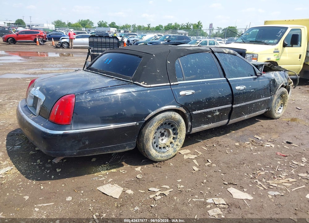 1999 LINCOLN TOWN CAR CARTIER VIN: 1LNHM83W0XY673738