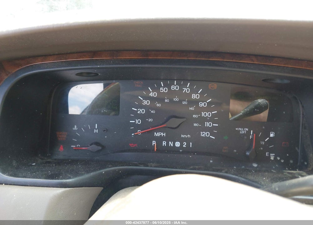 1999 LINCOLN TOWN CAR CARTIER VIN: 1LNHM83W0XY673738