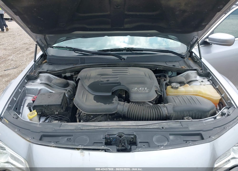 2016 CHRYSLER 300 VIN: 2C3CCARG4GH213182